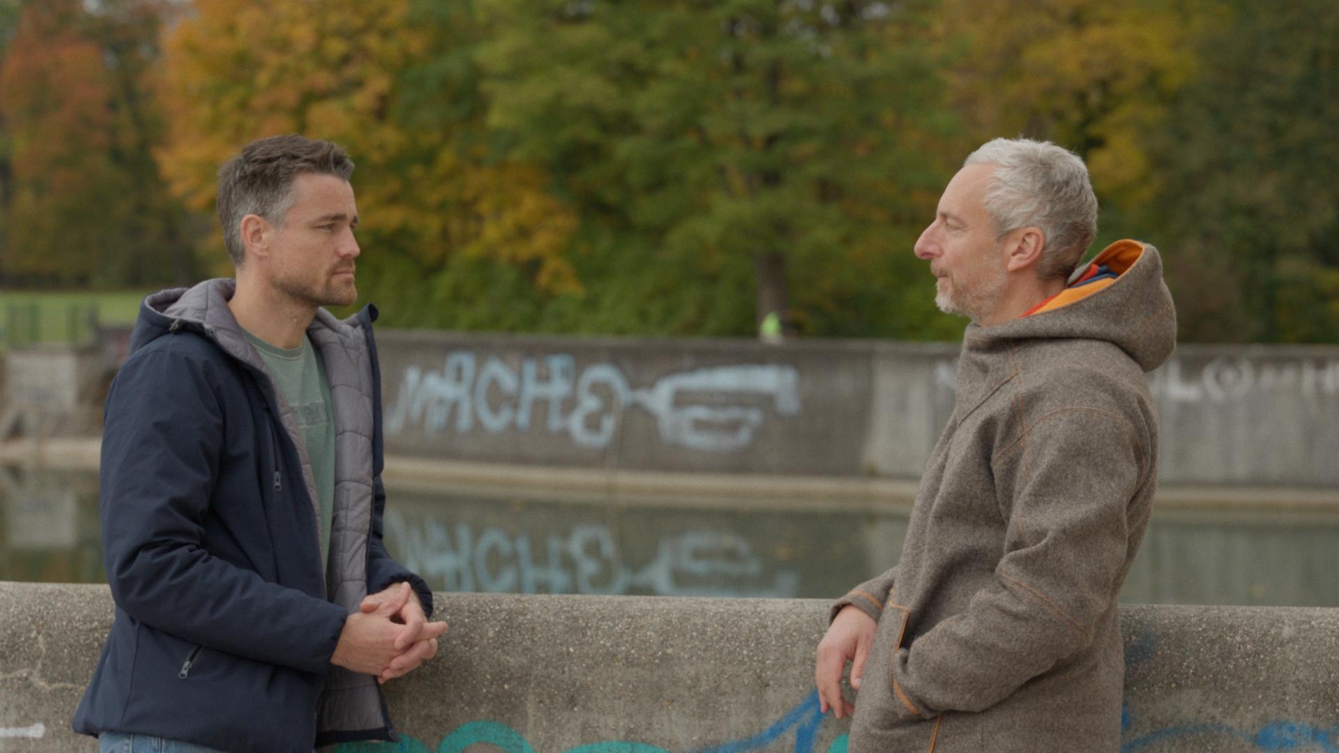 DC-Autumnal -- Outside Conversation -- before
